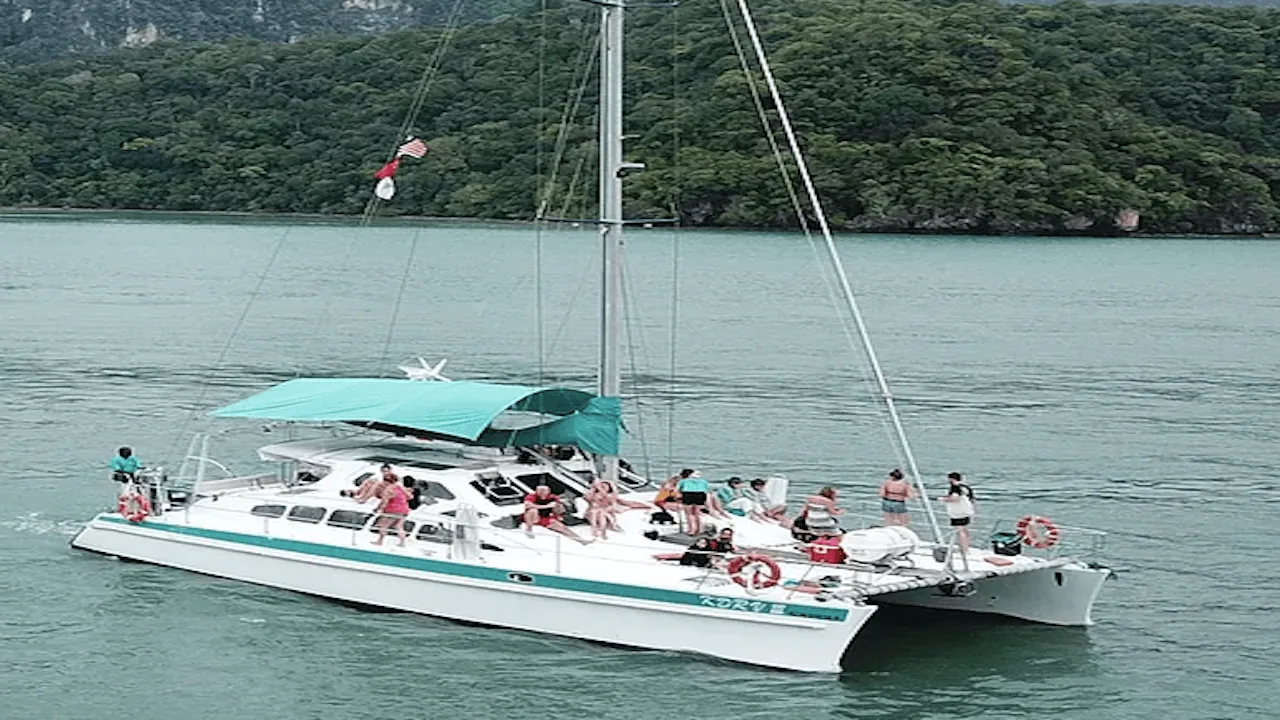 crystal yacht 50ft catamaran2